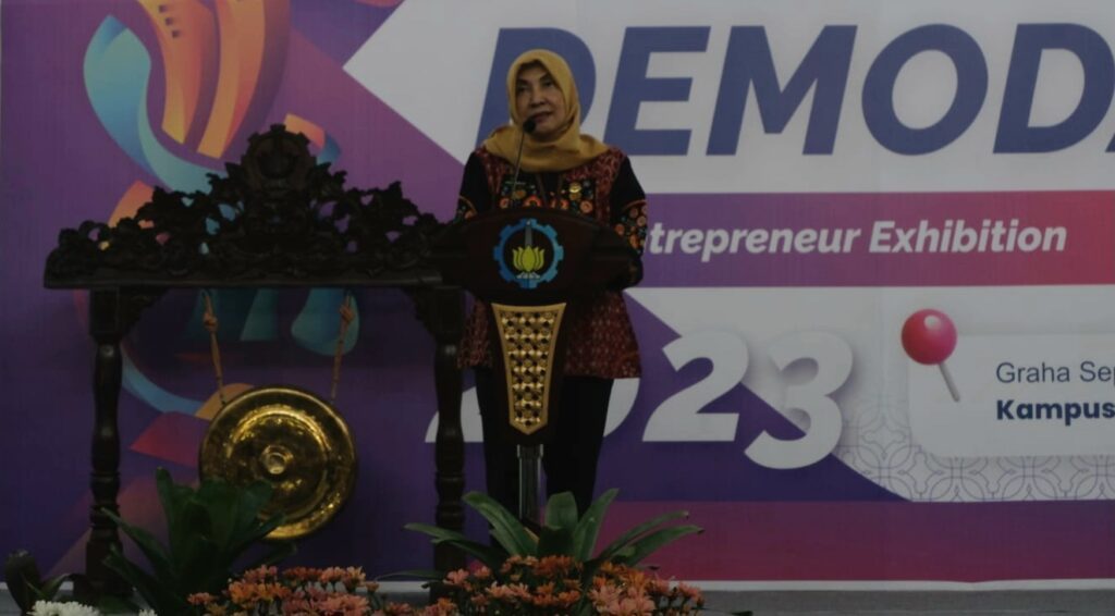 Gambar sambutan Kepala Dinas Koperasi Usaha Kecil dan Menengah Provinsi Jawa Timur pada Demo Day WMK ITS 2023