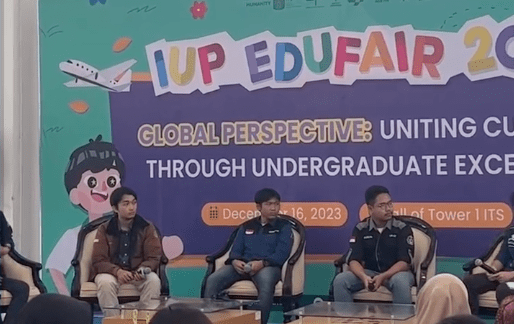 talkshow mengenai Tim robot/otomotif yang turut meramaikan kegiatan IUP Edufair 