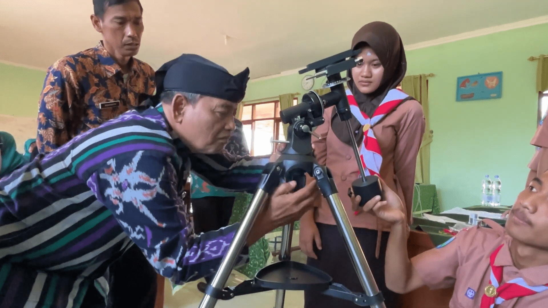 perangkaian-teleskop-oleh-siswa-SMAN3Magetan