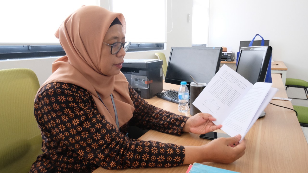 Guru besar ke-185 ITS Prof Dr Ir Titiek Suryani MT menjelaskan ilustrasi komunikasi kooperatif