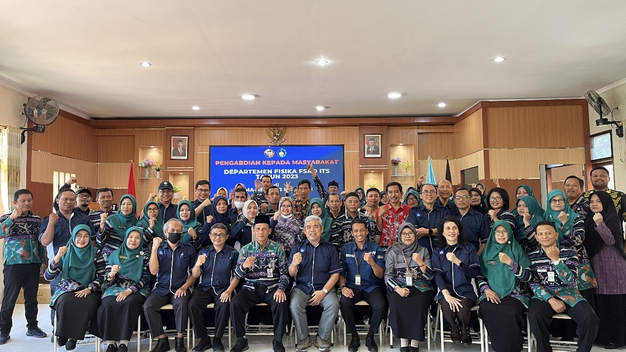 Foto-dosen-Fisika-ITS-dan-guru-SMAN-3-Magetan