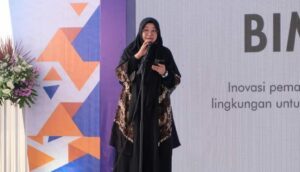 Ketua Tim Penelitian Dr Eng Yuyun Tajunnisa ST MT saat memberikan sambutan pada peresmian Rumah BIMA di Desa Sumberejo, Kecamatan Paiton, Kabupaten Probolinggo