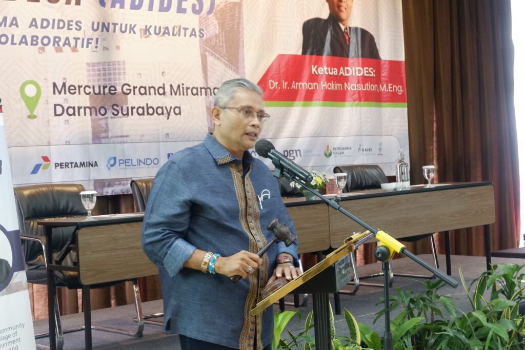Gambar ketua ADIDES menyampaikan sambutan