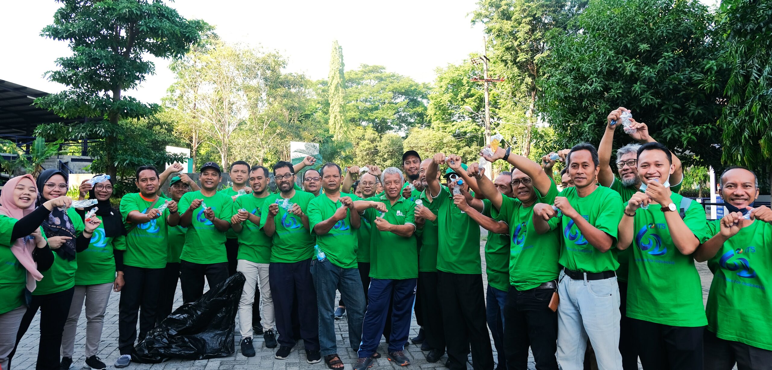 Gambar pemilahan botol plastik