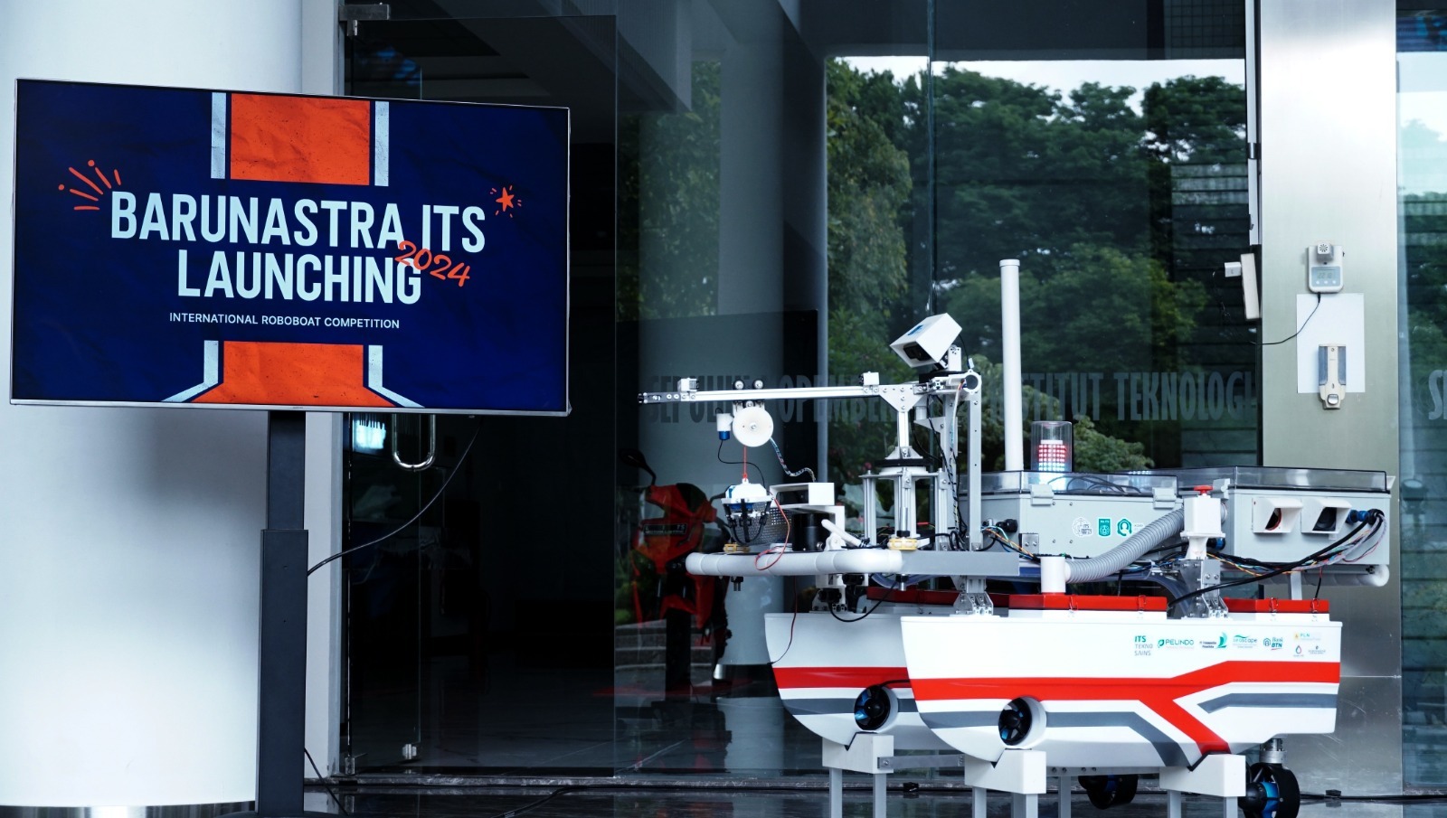 Kapal Nala Proteus 2.0 milik Tim Barunastra ITS yang akan diperlombakan pada ajang International Roboboat Competition (IRC) 2024 di Florida, Amerika Serikat
