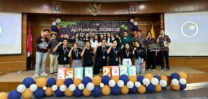 Gambar mahasiswa ITS dalam lomba Actuarial Case Competition UGM 2023