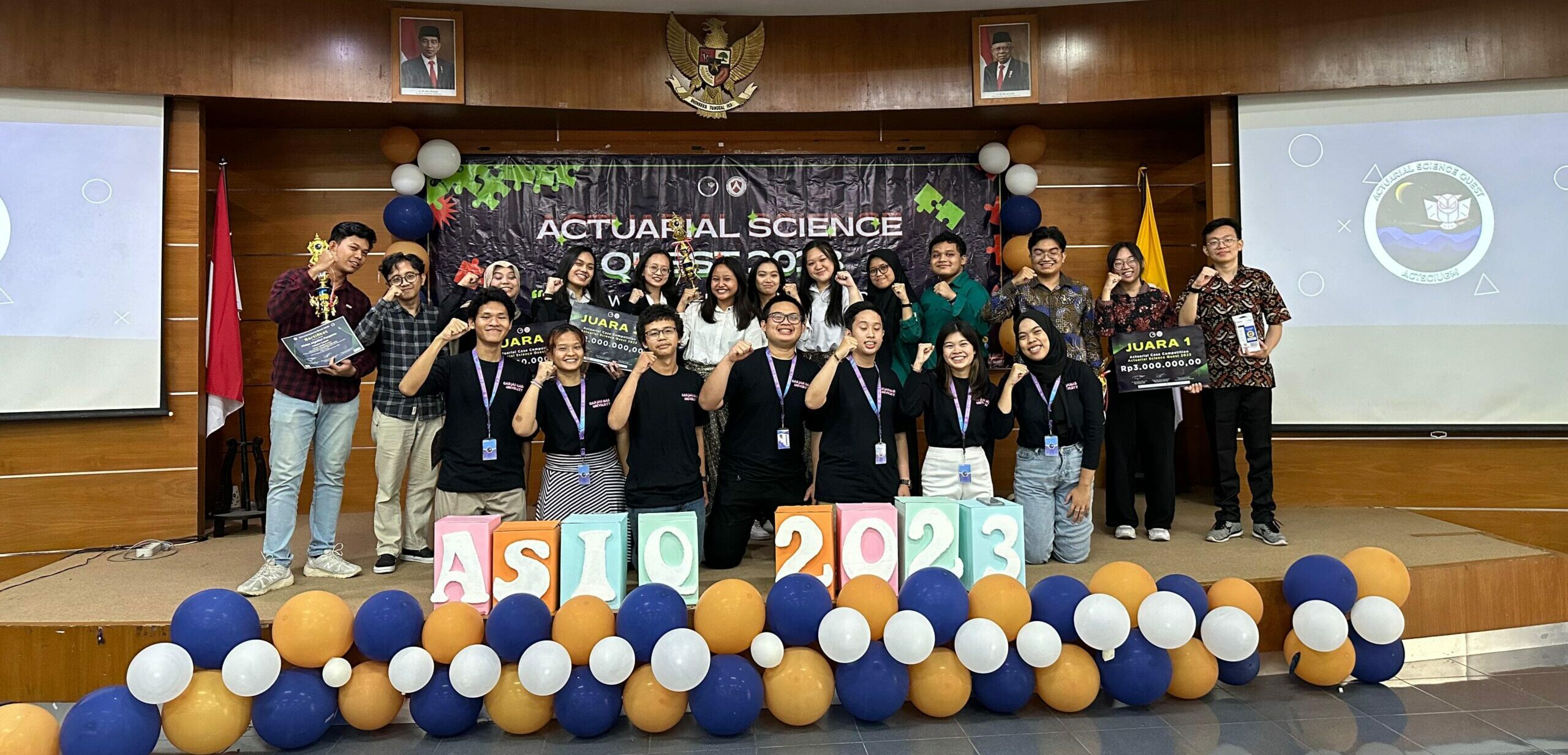 Gambar mahasiswa ITS dalam lomba Actuarial Case Competition UGM 2023