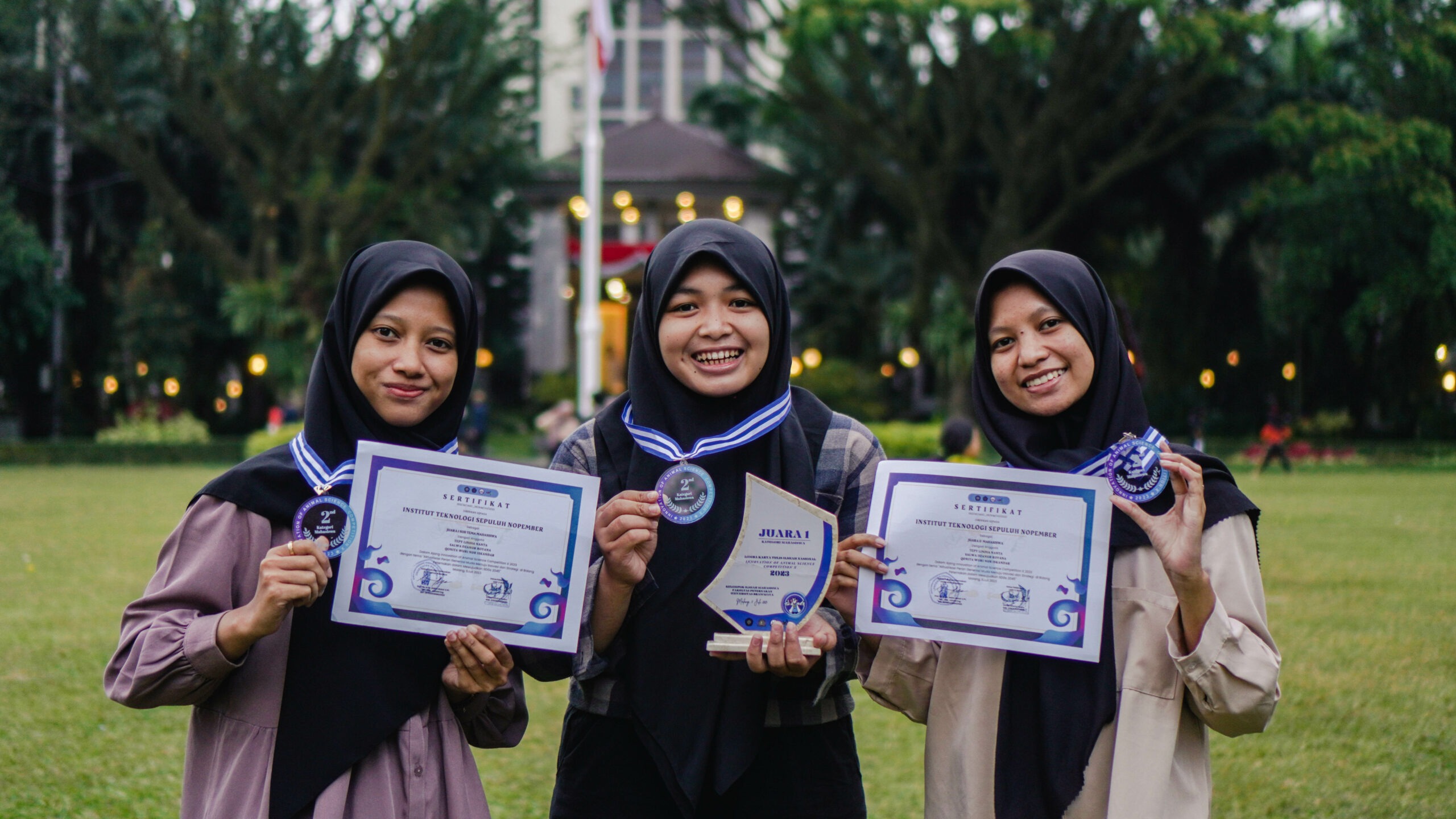 Gambar mahasiswa ITS memenangkan kompetisi