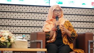 Head of Division of Economic and Industry Research Kementerian Badan Usaha Milik Negara (BUMN) Sitta Izza Rosdaniah, salah satu pembicara pada ITS Expert Day saat memaparkan materi