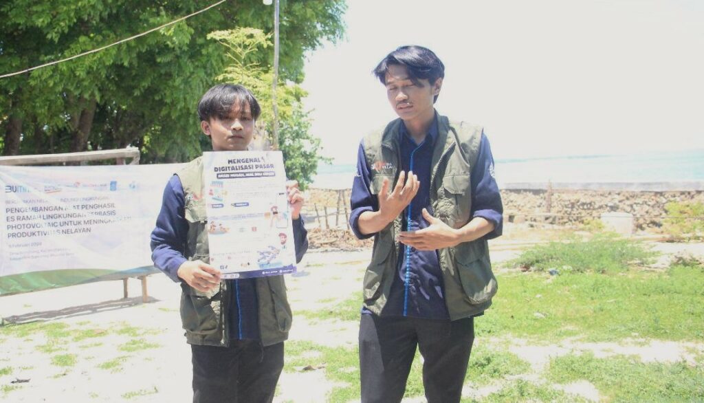 Pembinaan digitalisasi pasar kepada nelayan di Desa Bringsang, Sumenep