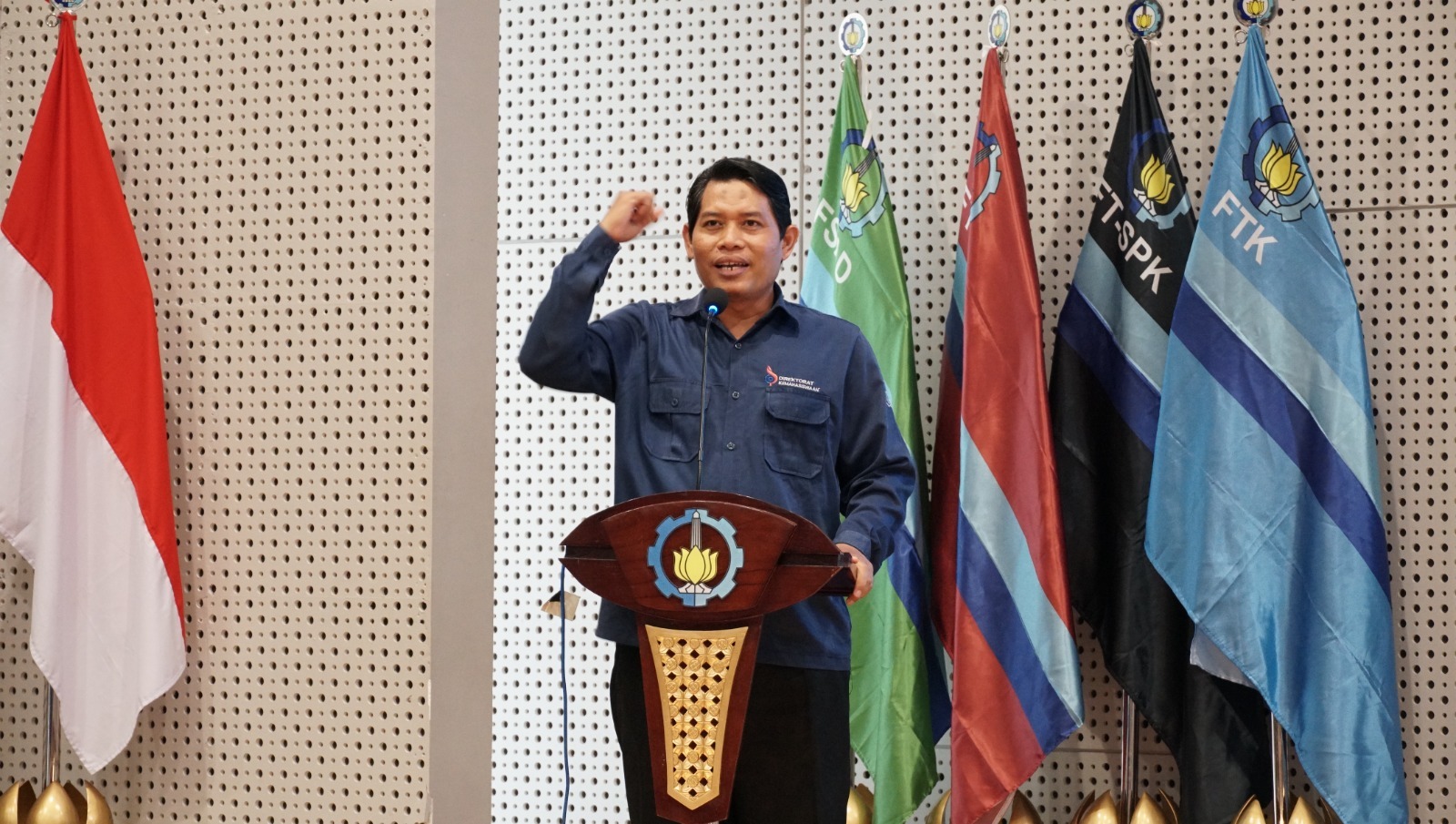 Direktur Kemahasiswaan ITS, Dr Imam Abadi ST MT saat menjelaskan beasiswa asih