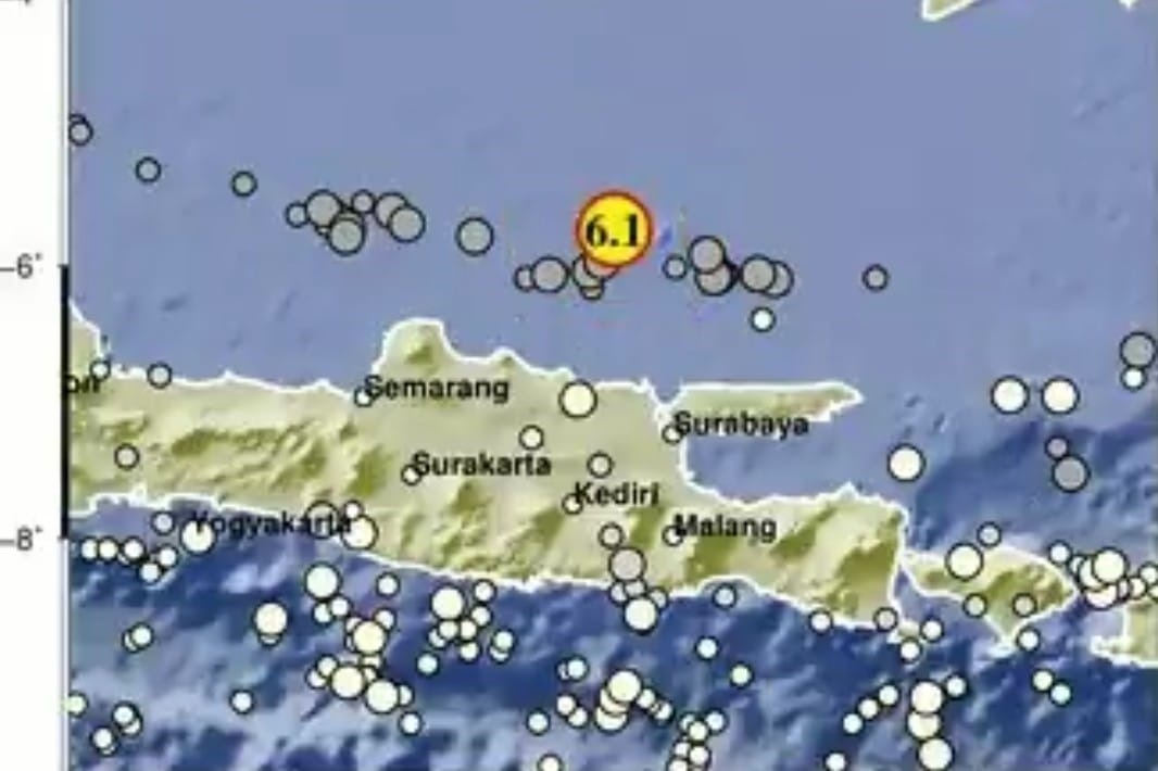 Gempa bermagnitudo 6, 1 yang berpusat pada 132 kilometer Tuban,  Jawa Timur (sumber dari BMKG)