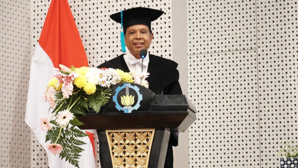 Prof Dr I Made Ariana ST MT saat memaparkan orasi ilmiahnya pada Sidang Terbuka Dewan Profesor Pengukuhan Profesor ITS