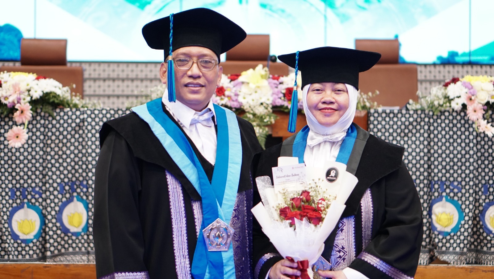 Prof Harmin Sulistiyaning Titah ST MT PhD bersama Prof Herman Pratikno ST MT PhD mendapat gelar profesor bersamaan