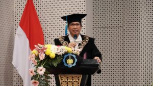 Rektor ITS Prof Dr Ir Mochamad Ashari MEng saat menyampaikan sambutannya dalam acara Pengukuhan Profesor dalam Sidang Terbuka Dewan Profesor ITS