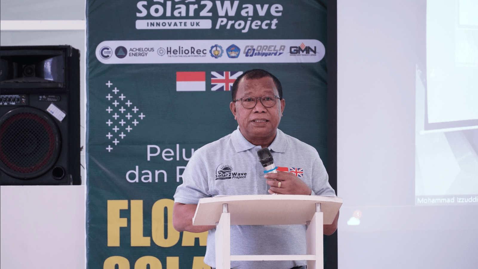 Rektor Universitas Pattimura Prof Dr Fredy Leiwakabessy MPd saat memberikan sambutan pada Peluncuran dan Peresmian Panel Surya Apung Solar2Wave di Galeri Riset dan Inovasi Teknologi (GRIT) ITS