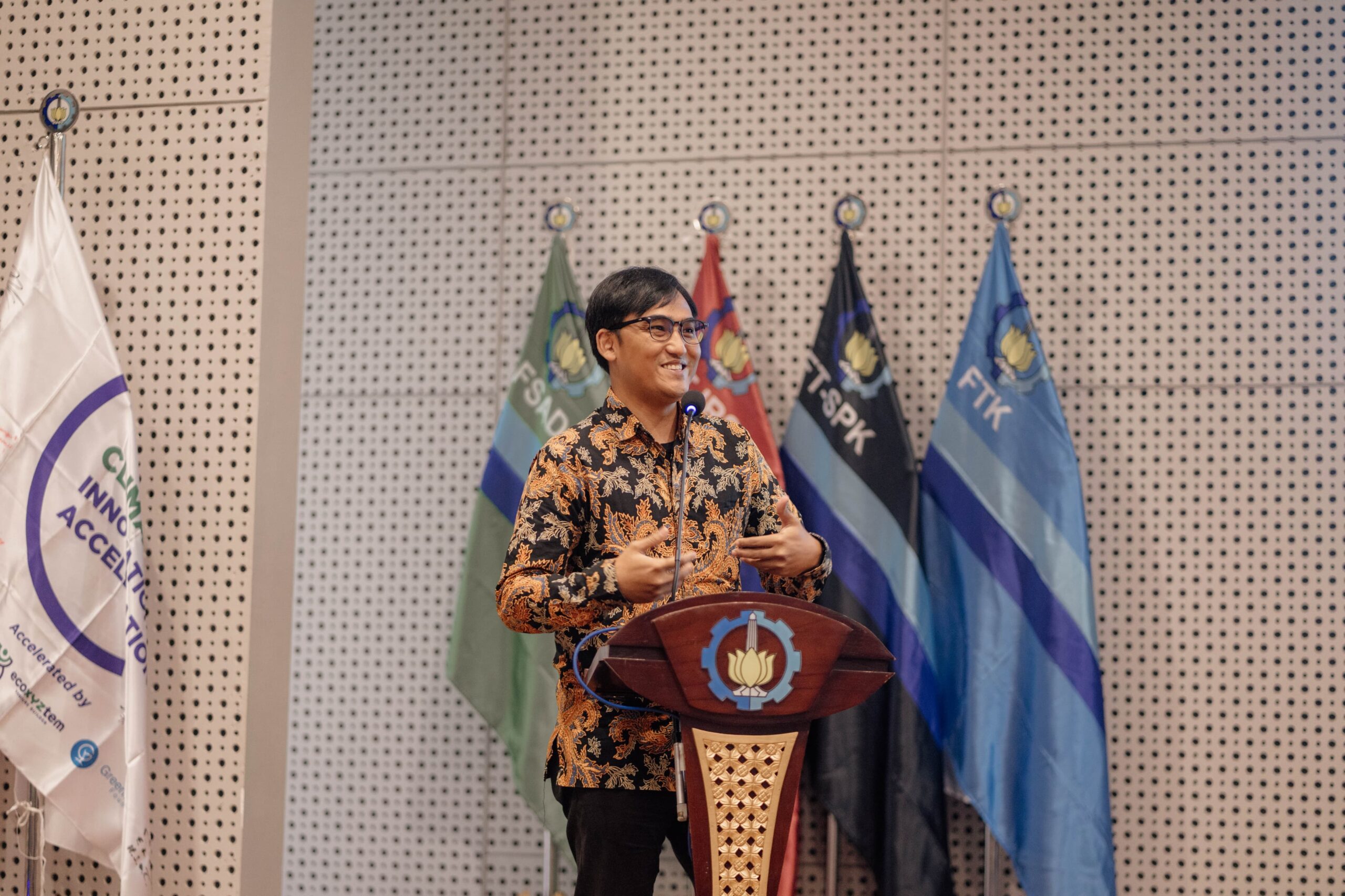 Gambar sambutan direktur operasional ecoxyztem