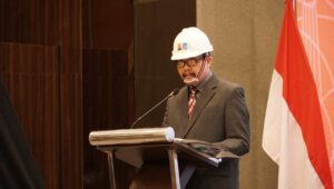 Ir R Pius X Rooswan Happmono ST MT menyampaikan sambutannya mewakili Ketua Persatuan Insinyur Indonesia (PII) wilayah Jawa Timur dalam acara Pelantikan Program Profesi Insinyur ITS