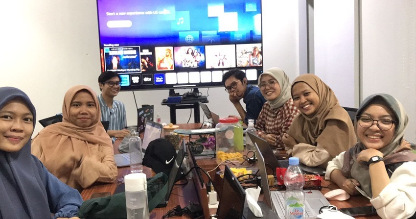 Septia Pelita Sari (kanan) saat magang di PT Indekstat Konsultan Indonesia