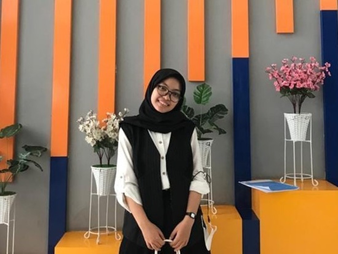 Septia Pelita Sari, wisudawan Departemen Statistika Bisnis ITS yang dinobatkan sebagai wisudawan terbaik program sarjana terapan di Wisuda ke-129 ITS