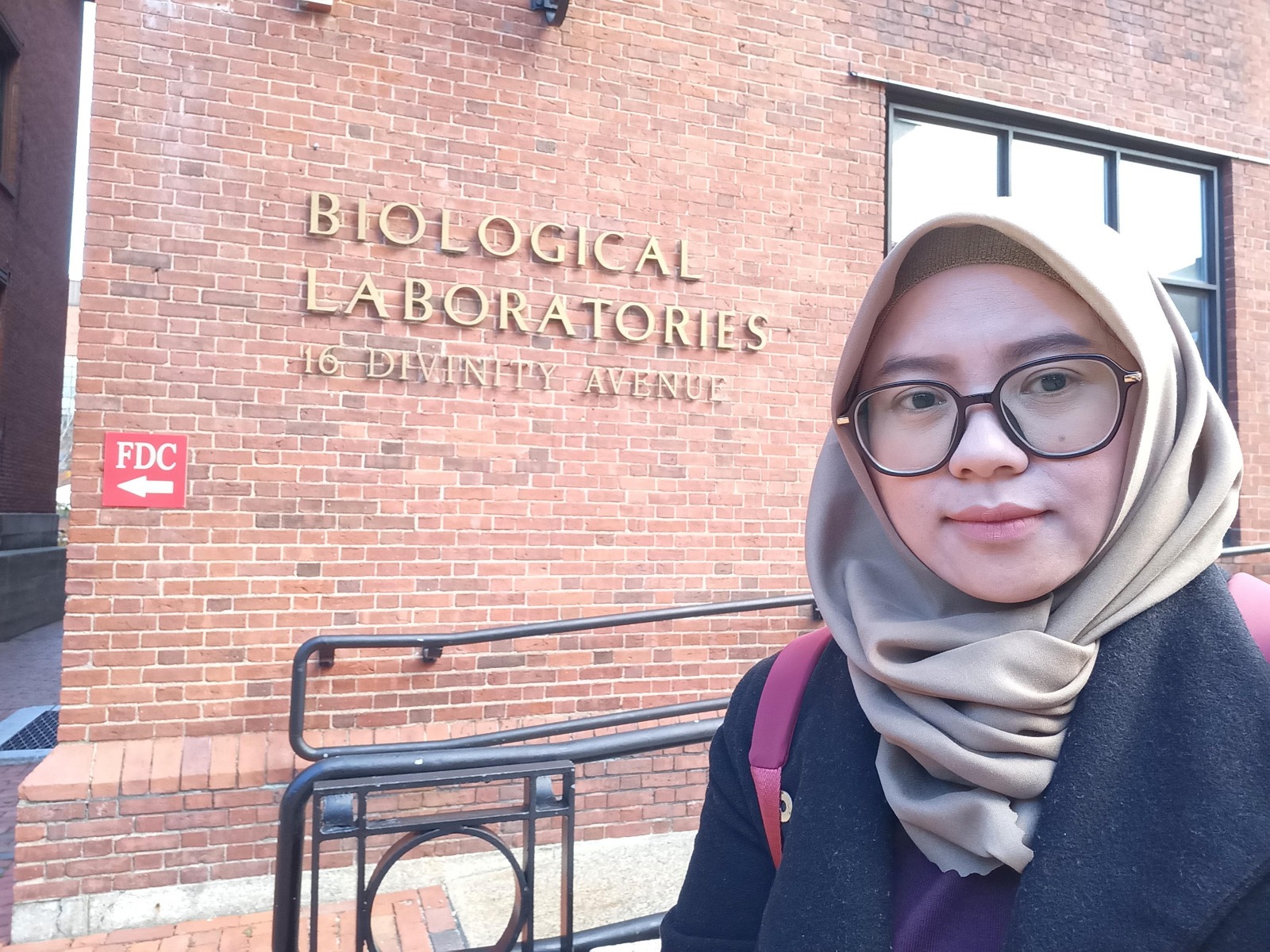 Sri Fatmawati SSi MSc PhD saat mengunjungi Biological Laboratories di Harvard University, Amerika Serikat