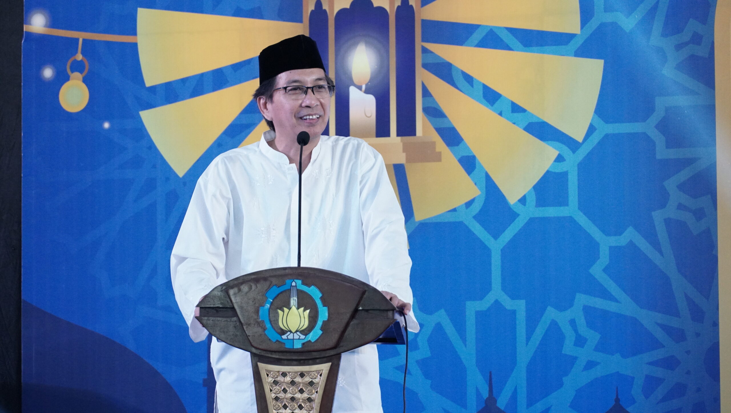 Rektor ITS Prof Dr Ir Mochamad Ashari MEng IPU menyampaikan sambutannya pada kegiatan Halal Bihalal 1445 H