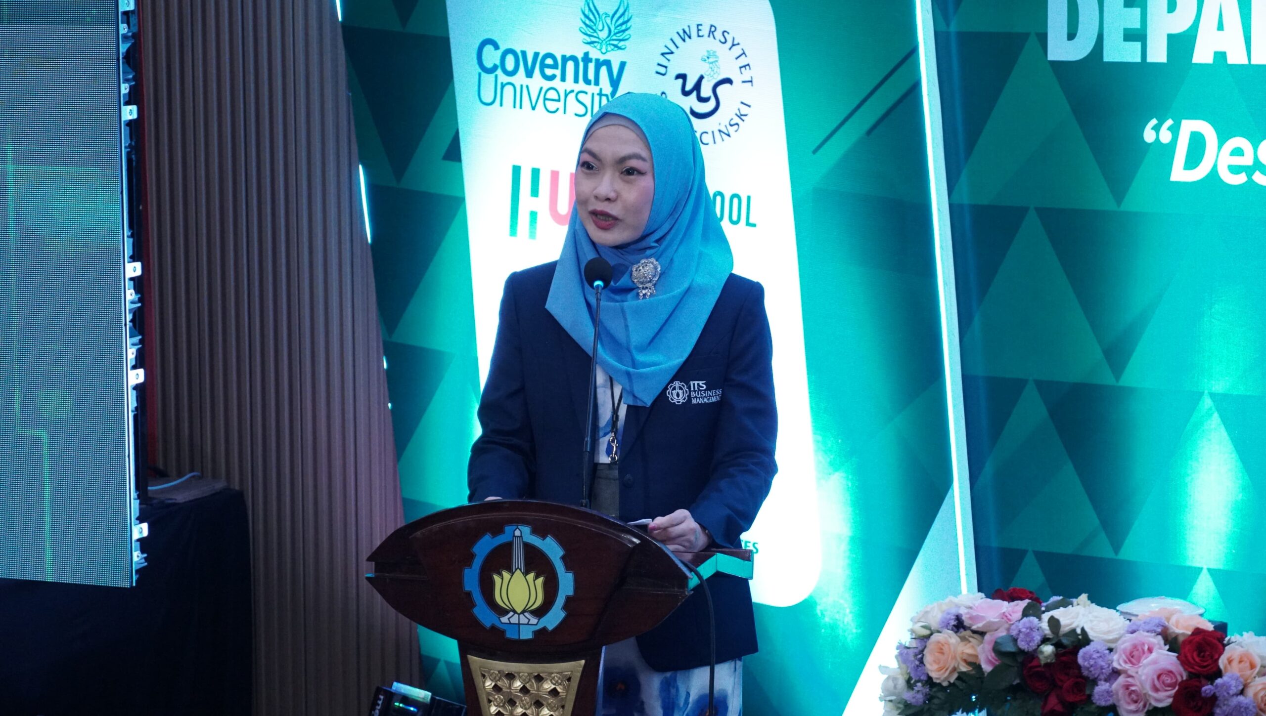 Kepala Departemen Manajemen Bisnis ITS Dr oec HSG Syarifa Hanoum ST MT saat membahas keunggulan Prodi S1 Bisnis Digital ITS