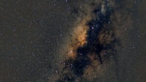 Menilik Fenomena Galaksi Bimasakti Menghiasi Langit Indonesia