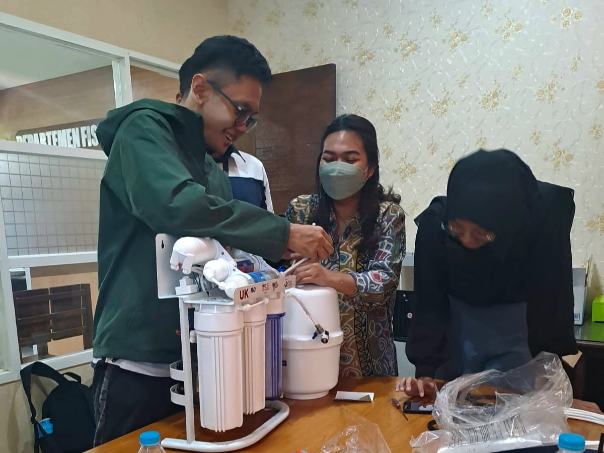 Gambar proses perakitaan alat filtrasi air