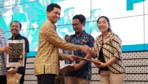 ITS Berikan Anugerah Kejuaraan pada Penutupan Liga PKM 2024
