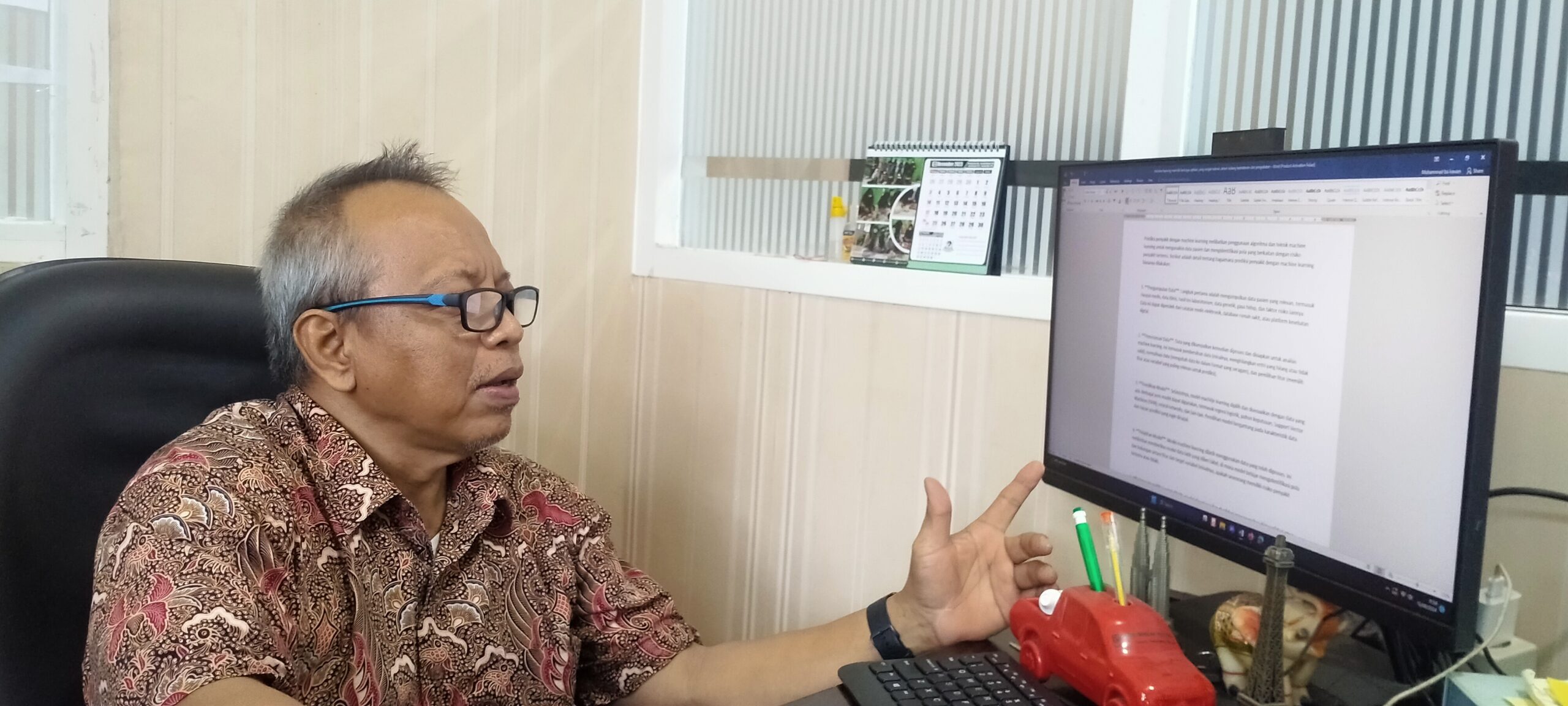 Prof Dr techn Drs Mohammad Isa Irawan MT memberikan pandangannya mengenai machine learning (pembelajaran mesin) dalam dunia medis