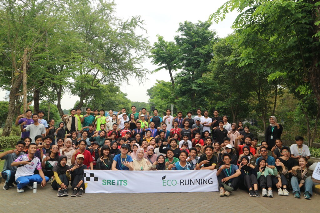 Para peserta Eco Running SRE ITS 2024 seusai kegiatan talkshow berlangsung