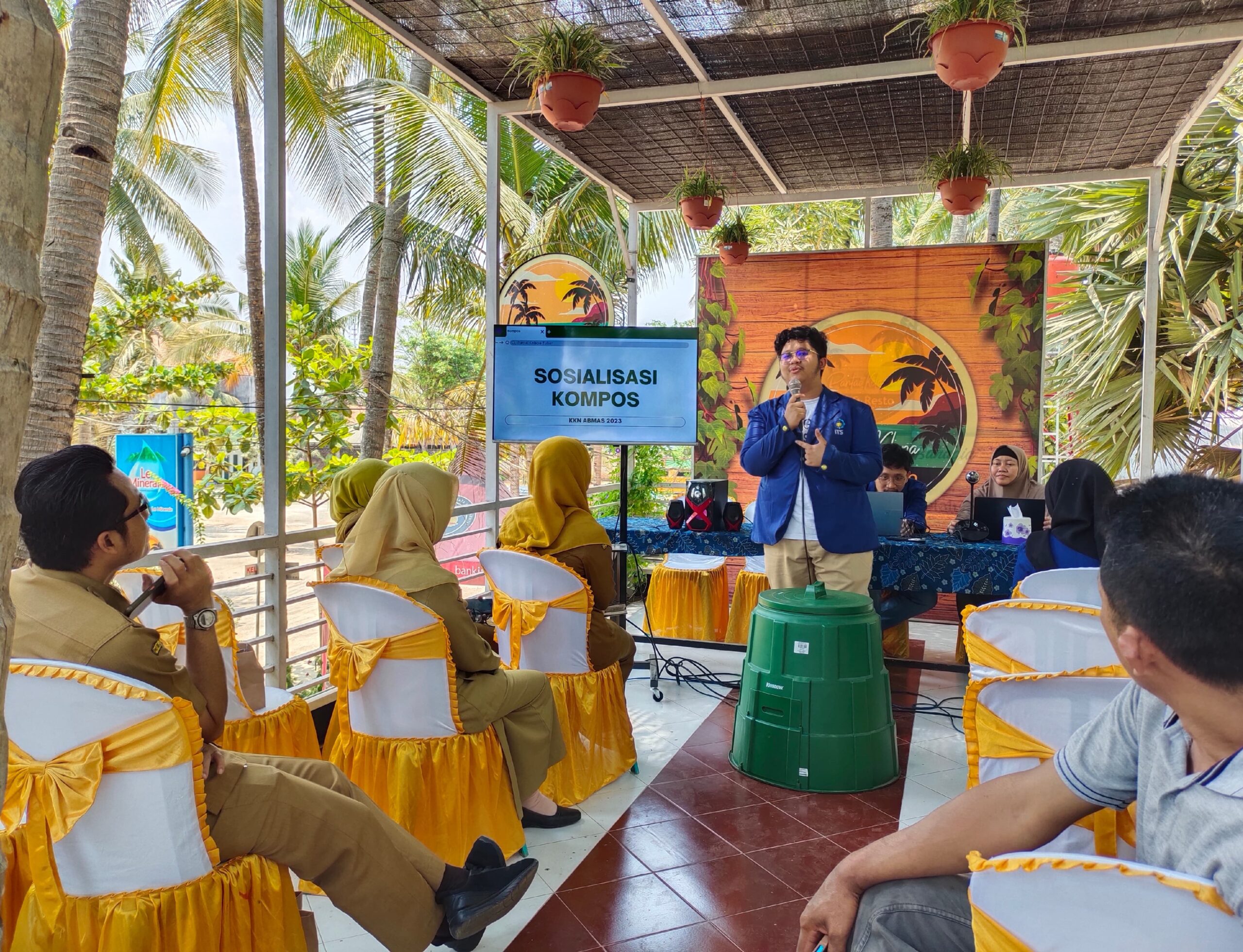 Gambar sosialisasi pembuatan kompos