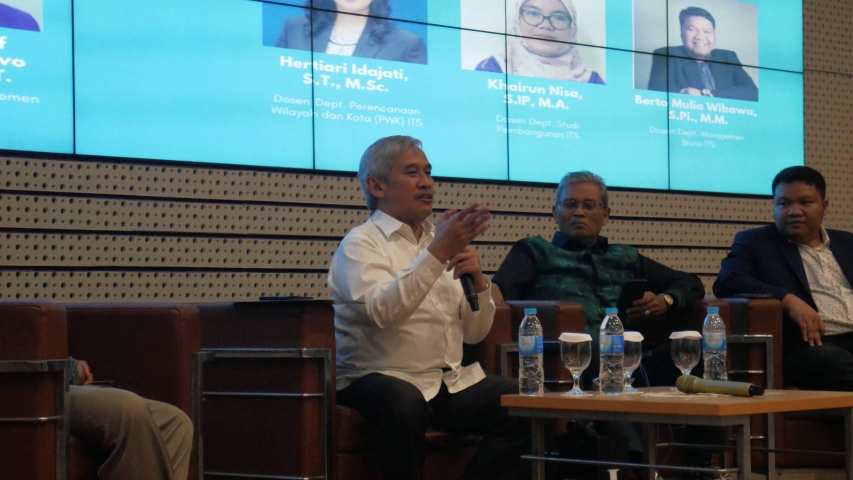 Gambar Prof Ir Raden Syarief Widjaja