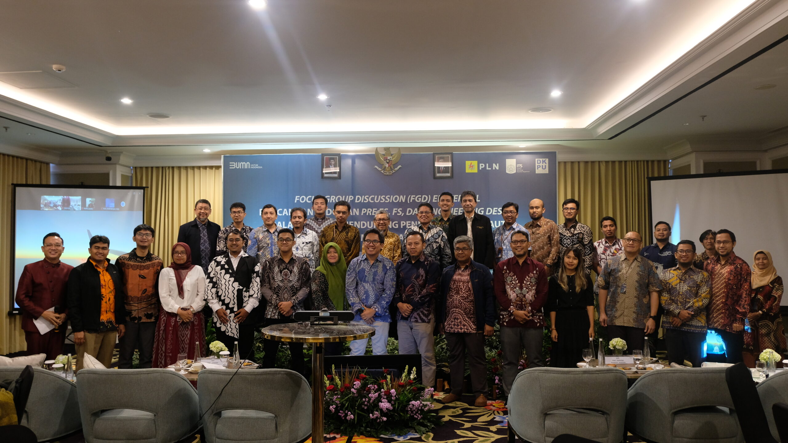 Foto bersama para praktisi