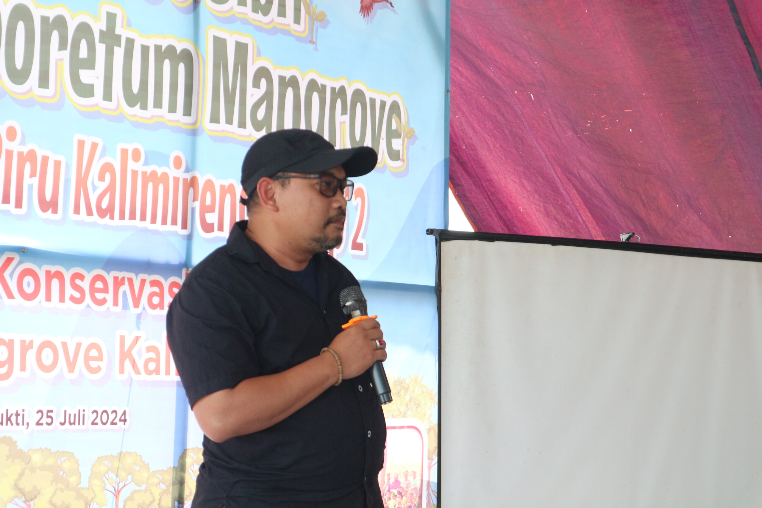 gambar Mukhammad Muryono PhD saat menyampaikan sambutan