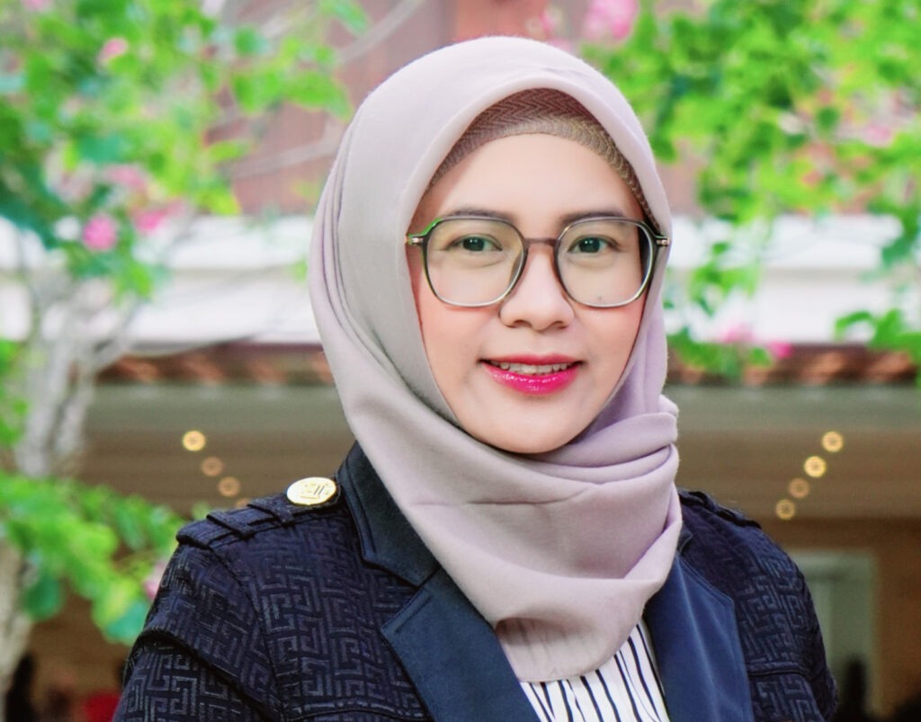 Sri Fatmawati SSi MSc PhD, dosen Departemen Kimia ITS yang berhasil menjadi perempuan pertama di Indonesia pemenang Dr Willmar Schwabe Award 2024 di Polandia