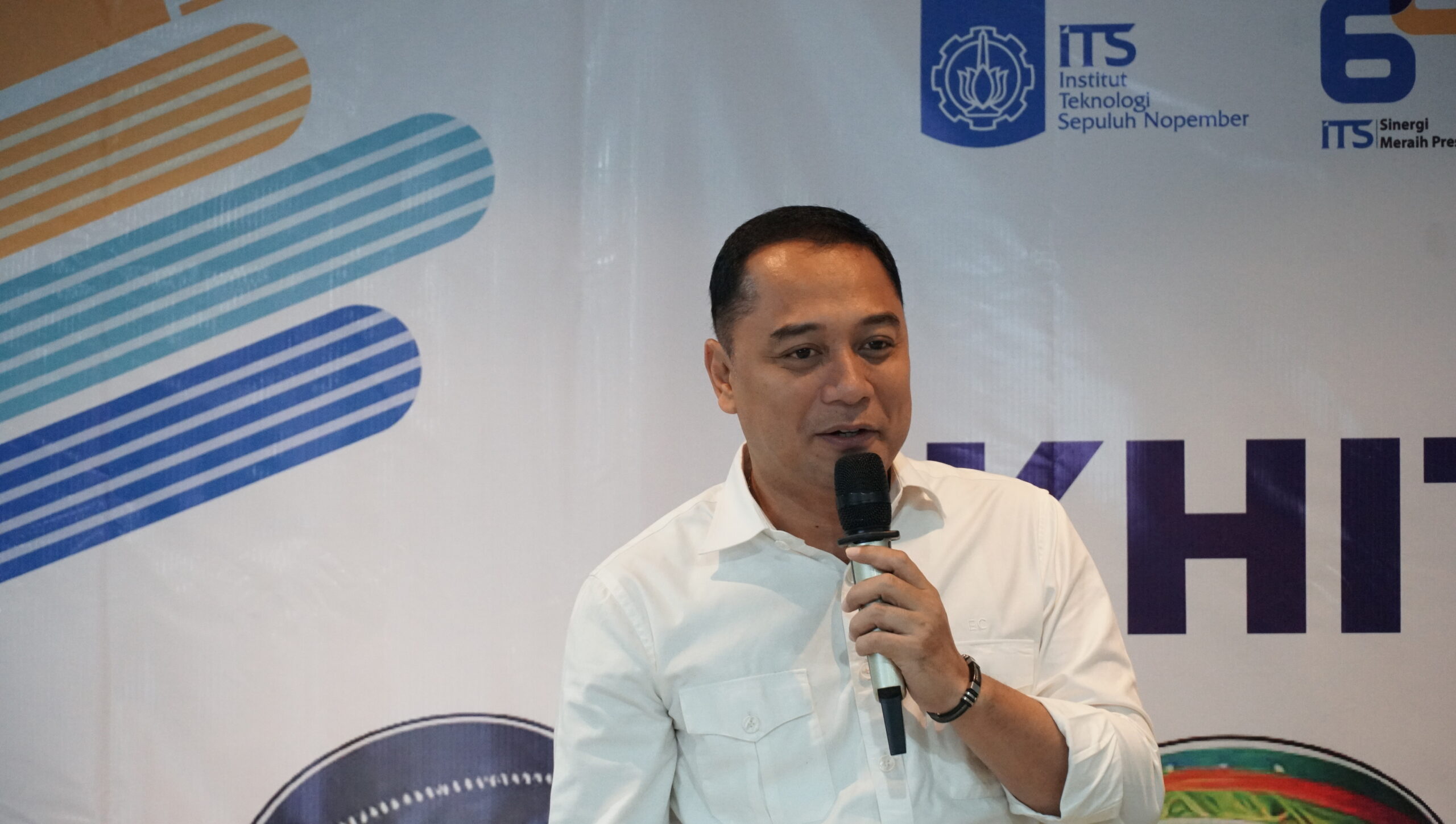 Eri Cahyadi saat menyampaikan sambutannya