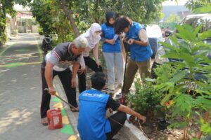 HMTL ITS Menggelar Penghijauan Lewat Kampung Mitra