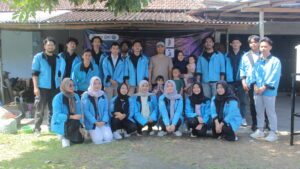 KKN ITS Bantu Petani Tambak dengan Inovasi Pakan Otomatis