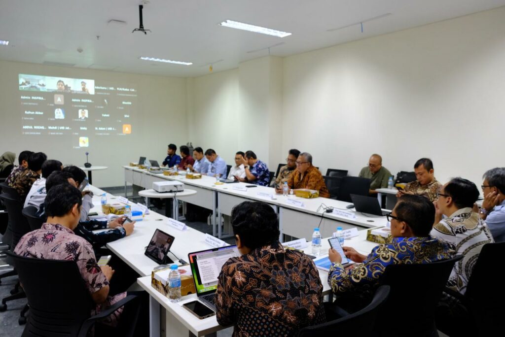 Kegiatan FGD bertajuk Integrasi Energi Terbarukan untuk Ekonomi Berkelanjutan yang digelar secara hybrid di Tower 2 ITS