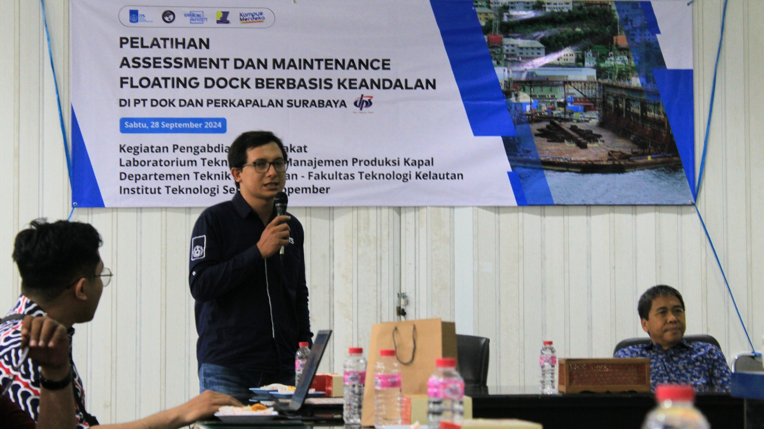 Ketua Tim Pelatihan Imam Baihaqi Memaparkan Materi