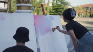 Gambar seniman Artchemist saat melakukan live painting