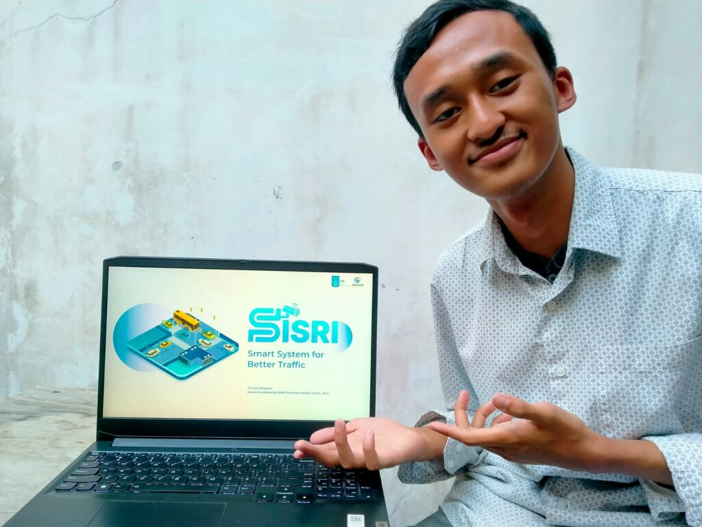 Muhammad Afif menjelaskan program SISRI besutan Tim Go Gangster ITS sebagai solusi untuk mengatasi kemacetan di kota besar