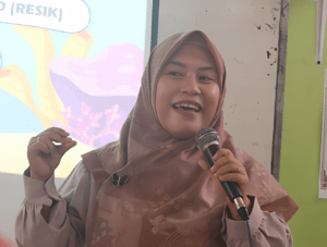 Dosen Laboratorium EPSK ITS semangat berikan materi budaya 5S