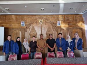 Tingkatkan Produktivitas Pertanian, KKN ITS Beri Pelatihan Ekoenzim 