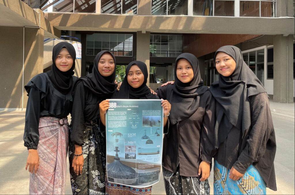 Tim mahasiswa ITS yang berhasil meraih Honorable Mention untuk kompetisi Digital Architectural Design BRAUIC 2024 di China dengan karya berjudul Bali’s Boyle Bubble