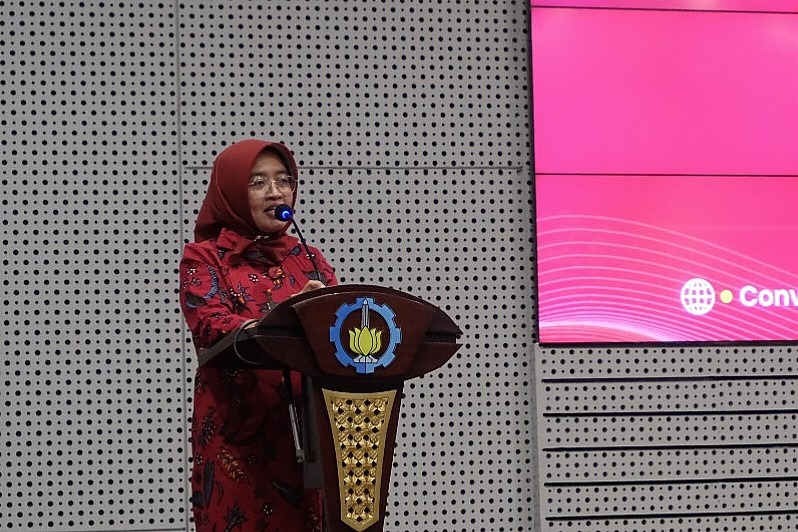 Gambar WR I ITS ketika memberi sambutan