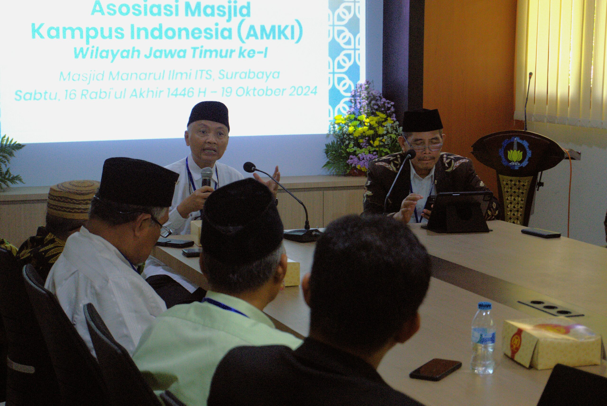 Ketua Umum AMKI Pusat Prof Ir Hermawan Kresno Dipojono MSEE PhD saat menjelaskan program kerja AMKI