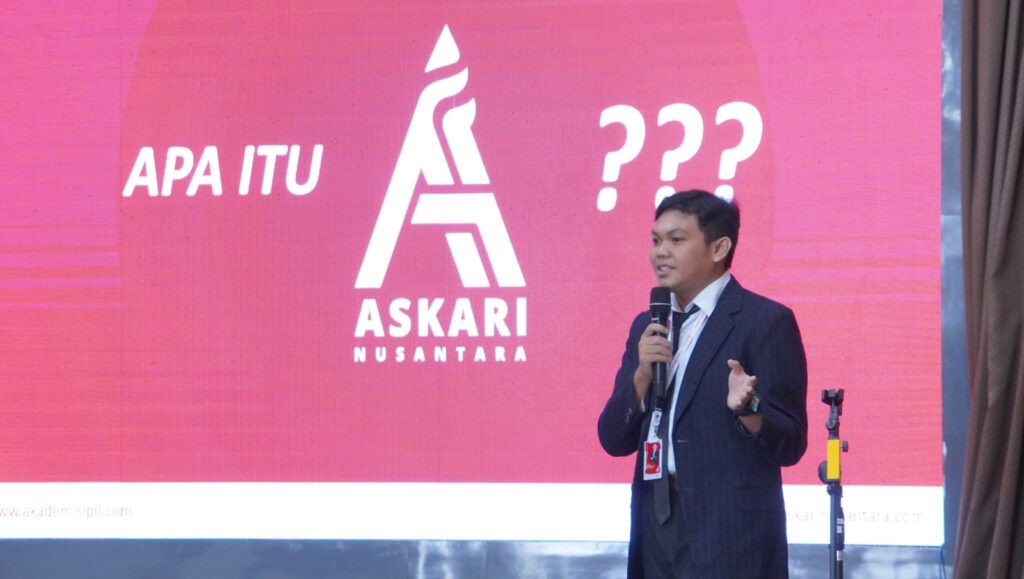 CEO PT Askari Nusantara Group Helmy Ramadhani Chrisatama Sakti ketika menjelaskan tentang platform AkademiSipil yang diluncurkan